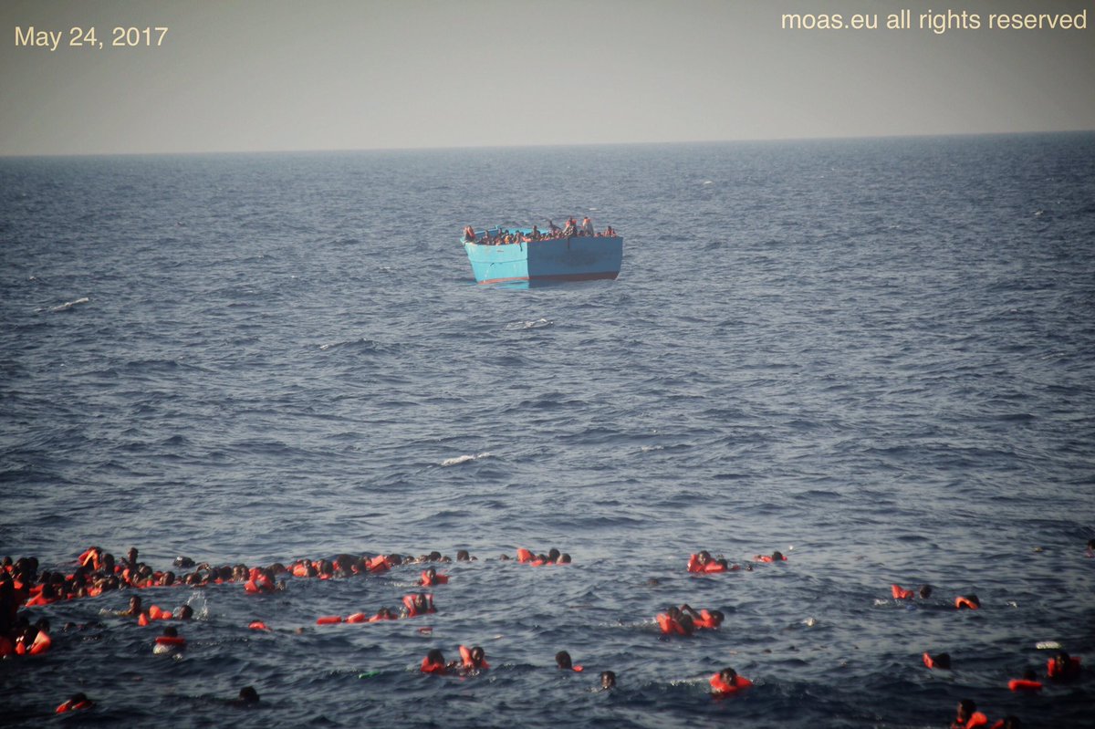 C'était hier, au large de la Libye. Je ne m'y résous pas. (et la blague de Hanouna était scandaleuse, d'accord. Et Ferrand n'aurait pas dû.)