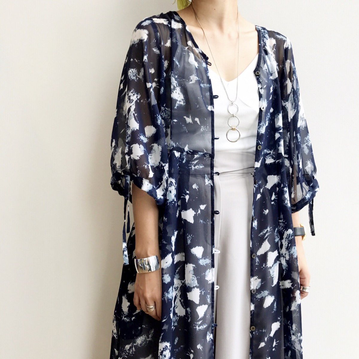 Hare New Arrival シフォンロングワンピース 8 500 Tax 存在感のあるアート柄のワンピは羽織でも T Co Epjgsswpid