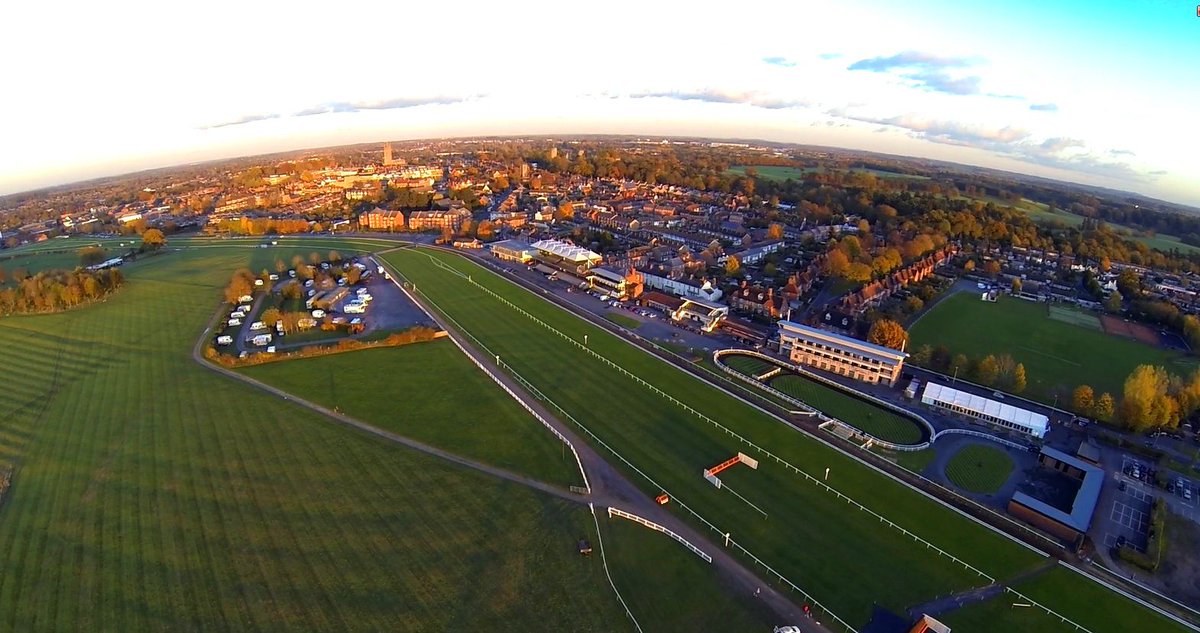 Steady Eddy's Each Way Earner For Thursday 25 May is: Doctor Look Here in the 3.55 at Warwick (7.00) dld.bz/FreeRacing