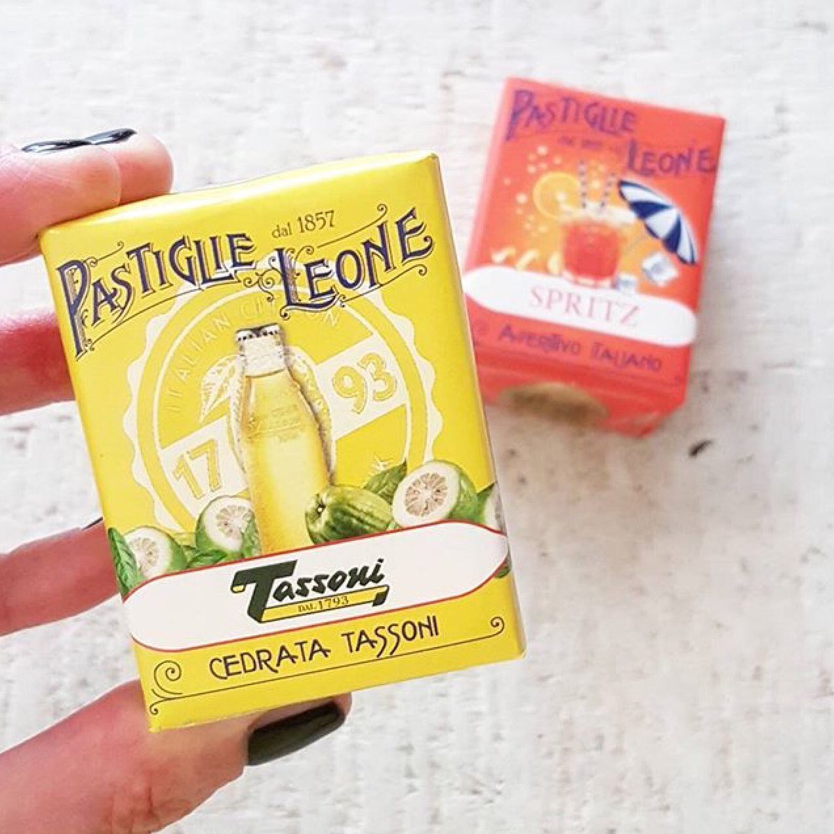 Un assaggio di sole da portare ovunque ☀️💛🍋NOVITA'  <a href="/CedrataTassoni/">Cedrata Tassoni</a> #pastiglieleone
