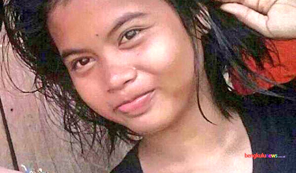 mediacenterBKL's tweet photo. 3. Tya Marsela (12) adalah anak kecil yang baru menyelesaikan Ujian Sekolah Berstandar Nasional (USBN).
#InfoOrangHilang @pppa_pp_kb https://t.co/yS0eYpHbtx