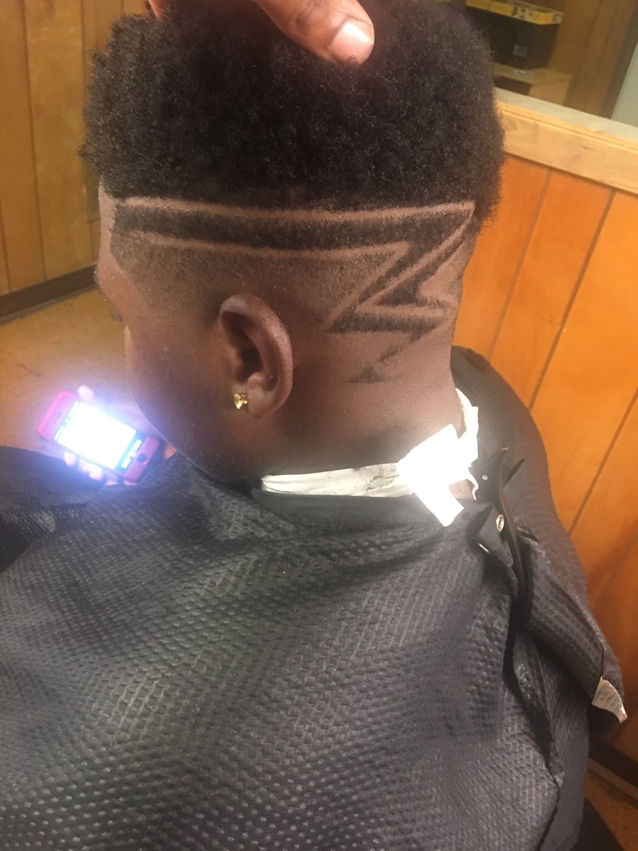 FantasyFadez's tweet photo. #Barber#BarberShop#Hardwork#ImGood#Houston https://t.co/xr32BJBsDH