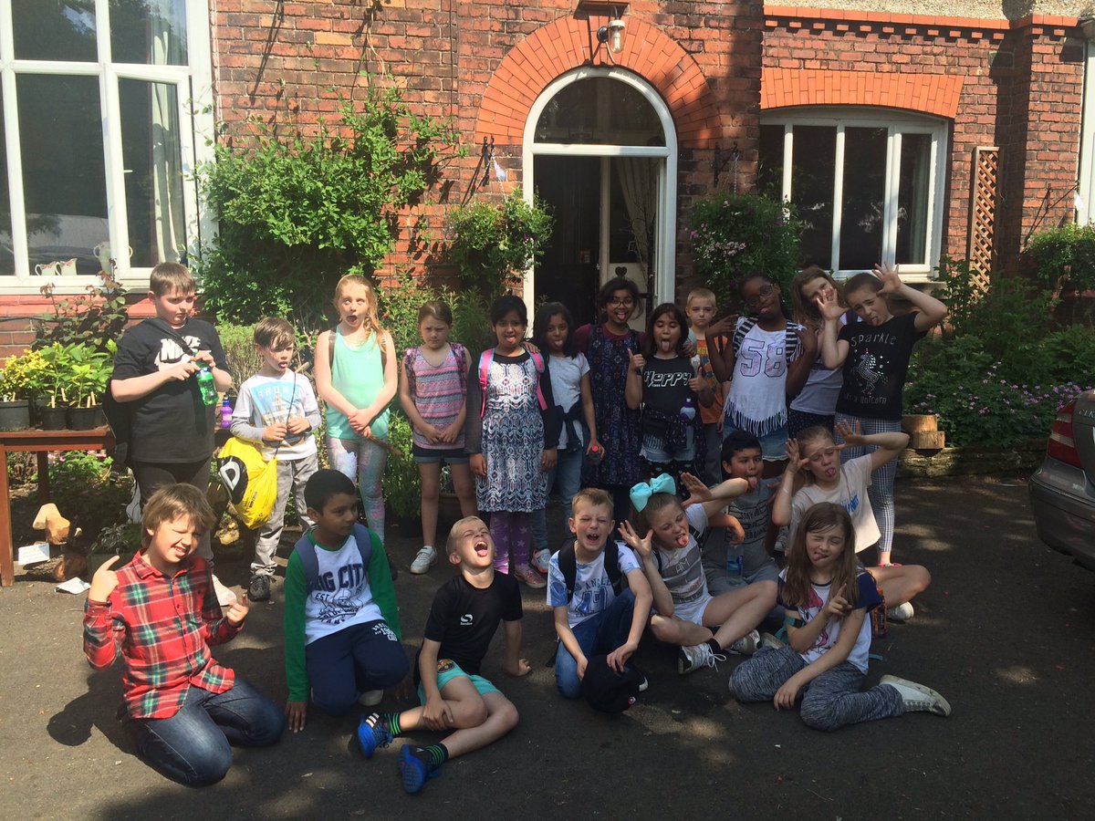 floweryfieldpri's tweet photo. "Please don't make us leave!" #5LM #Mellor https://t.co/kZE1ltVy6B
