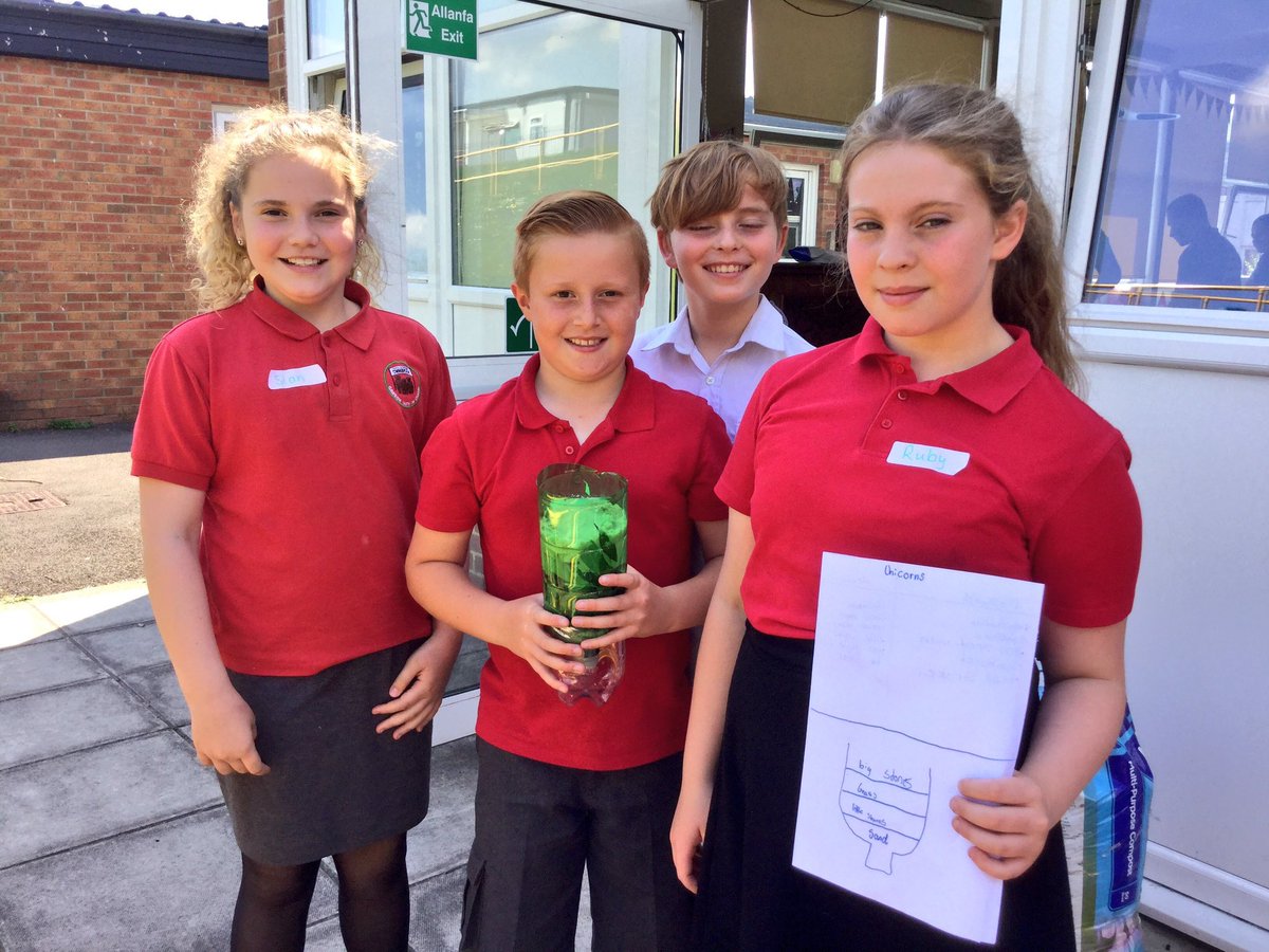 YGCwmbran's tweet photo. Mae Bl. 5 wedi mwynhau bore o Wyddoniaeth! Year 5 have enjoyed their Science morning with Marine Commander David Hart. #gwyddygc #EASScience https://t.co/70LEhEGAnZ