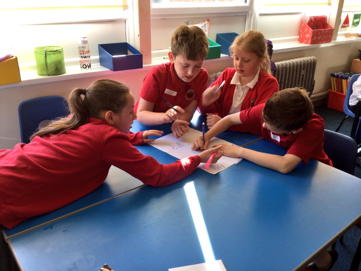 YGCwmbran's tweet photo. Mae Bl. 5 wedi mwynhau bore o Wyddoniaeth! Year 5 have enjoyed their Science morning with Marine Commander David Hart. #gwyddygc #EASScience https://t.co/70LEhEGAnZ