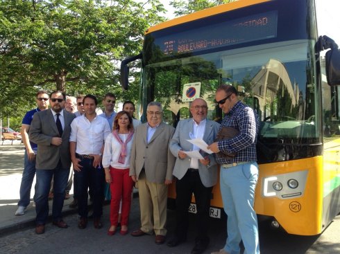 Inaugurada la nueva línea de #autobús en Jaén entre la <a href="/ujaen/">Universidad de Jaén</a> y el Bulevar ow.ly/PMeG30c1FJr <a href="/ideal_jaen/">ideal_jaen</a>