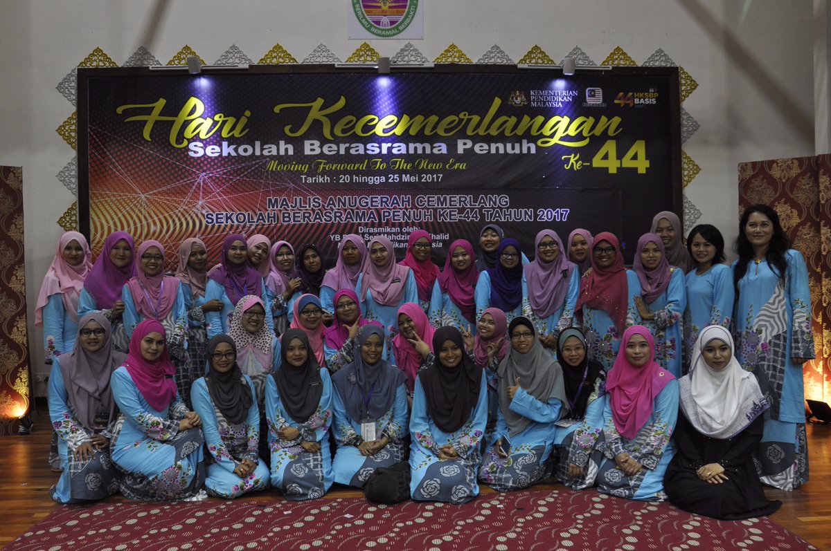 HKSBP44's tweet photo. dan semua guru,kakitangan,dan seluruh warga BASIS yg berusaha untuk menjayakan hksbp44 daripada tamatnya hksbp43 sehingga tamatnya hksbp44. https://t.co/FKClN3EBev