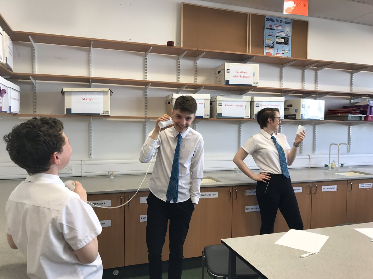 cglenscience's tweet image. Group B learning about &apos;old school&apos; Communication in the #communicationlab with @NXP this morning 📞 #CaroftheFuture #IDL