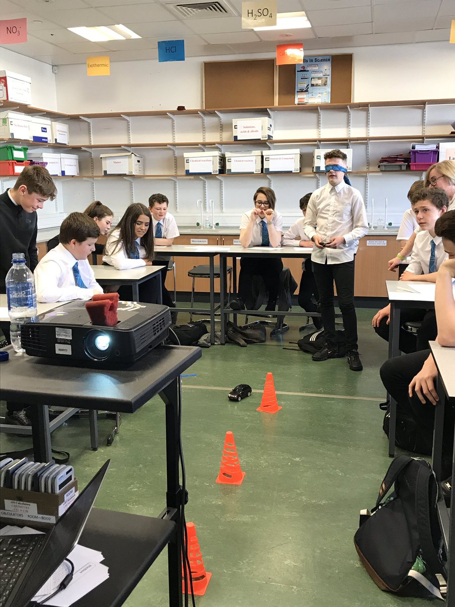 cglenscience's tweet image. Group B learning about &apos;old school&apos; Communication in the #communicationlab with @NXP this morning 📞 #CaroftheFuture #IDL