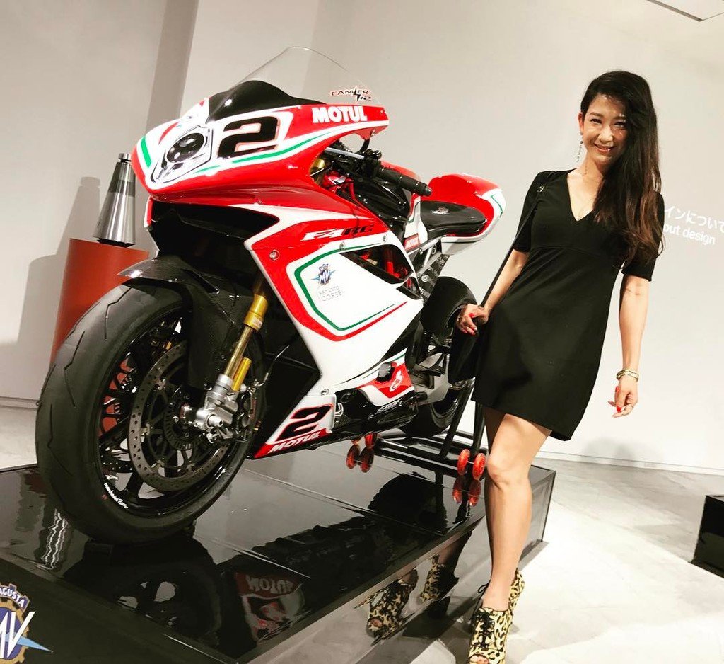 yu_kiimai's tweet photo. #mvagsta #f4z special presentation にnight out 👠🦋🍷
#f4rc などすんごい展示が盛りだくさんです!!7月末まで 南青山コスチュームナショナルで展示されてるので是非観に行ってくださ… https://t.co/HXLEPQZdTv https://t.co/e6X8occwqR