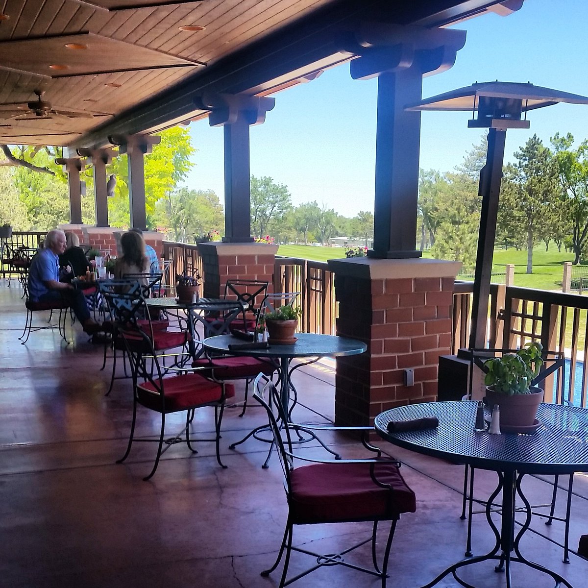 AmaCountryClub's tweet photo. Patio Vibes at ACC #summertime #wineanddine #golf #tennis #countryclub #pgagolfcourse #usta https://t.co/9cpEkPidUj
