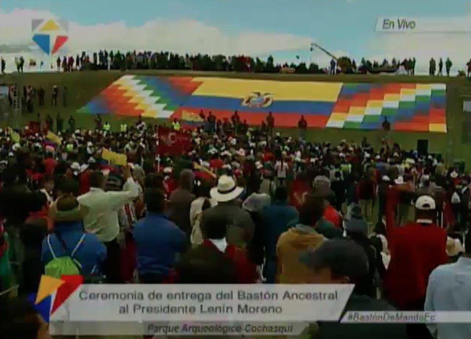 ComunicacionEc's tweet photo. Presidente de la República @Lenin recibe #BastónDeMandoEc de los pueblos y nacionalidades del Ecuador. https://t.co/vgcuWq2hcO
