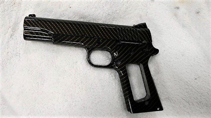 InsaneHydro's tweet photo. Gold carbon fiber #carbonfiber #gold #guns #hydrographics #hydrodipping #watertransferprinting https://t.co/XrOgUmCtHs