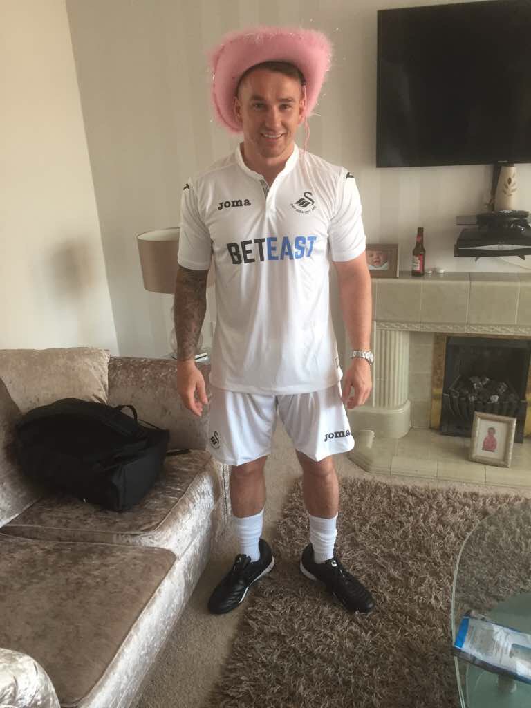 jaymylan's tweet photo. Happy stag doo my pal from Cardiff who has always been a jack at Hart. #soldoutcrew https://t.co/0OZftTCN7F