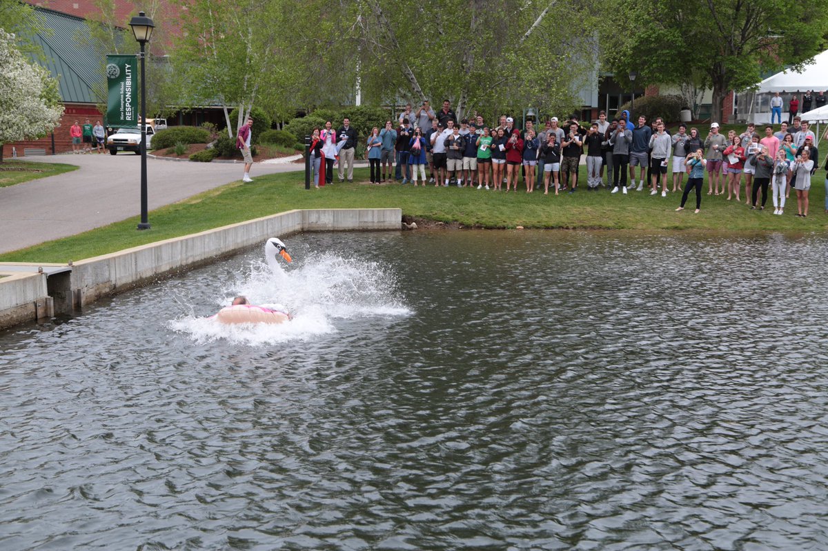 KalebHart's tweet photo. 100% senior class gift participation = Mr and Mrs Williams jump in the pond ✅ https://t.co/gsiwMv6VLO