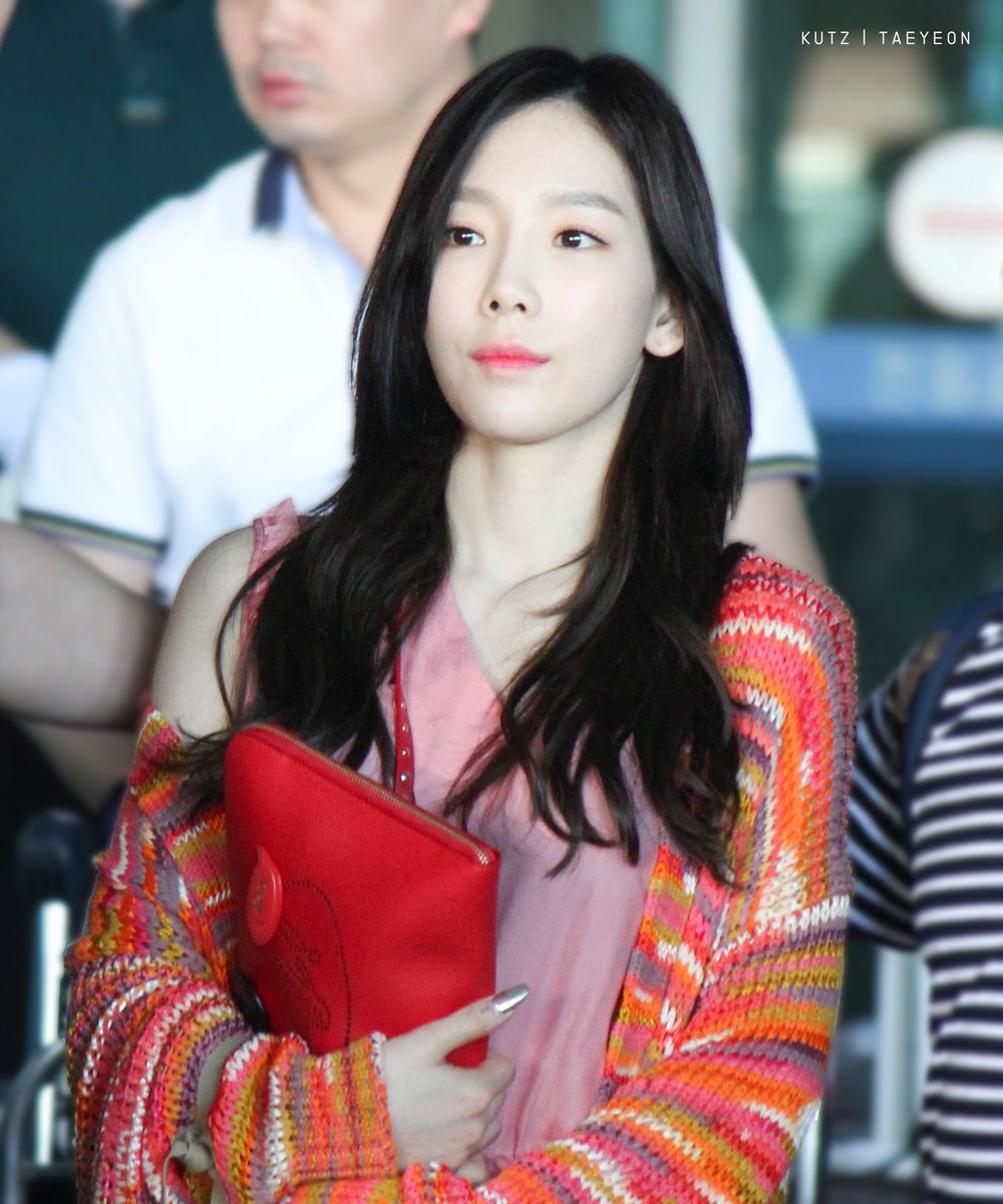 [PIC][22-05-2017]TaeYeon trở về Hàn Quốc vào chiều nay - Page 2 DAr1yzUXkAEaUlp