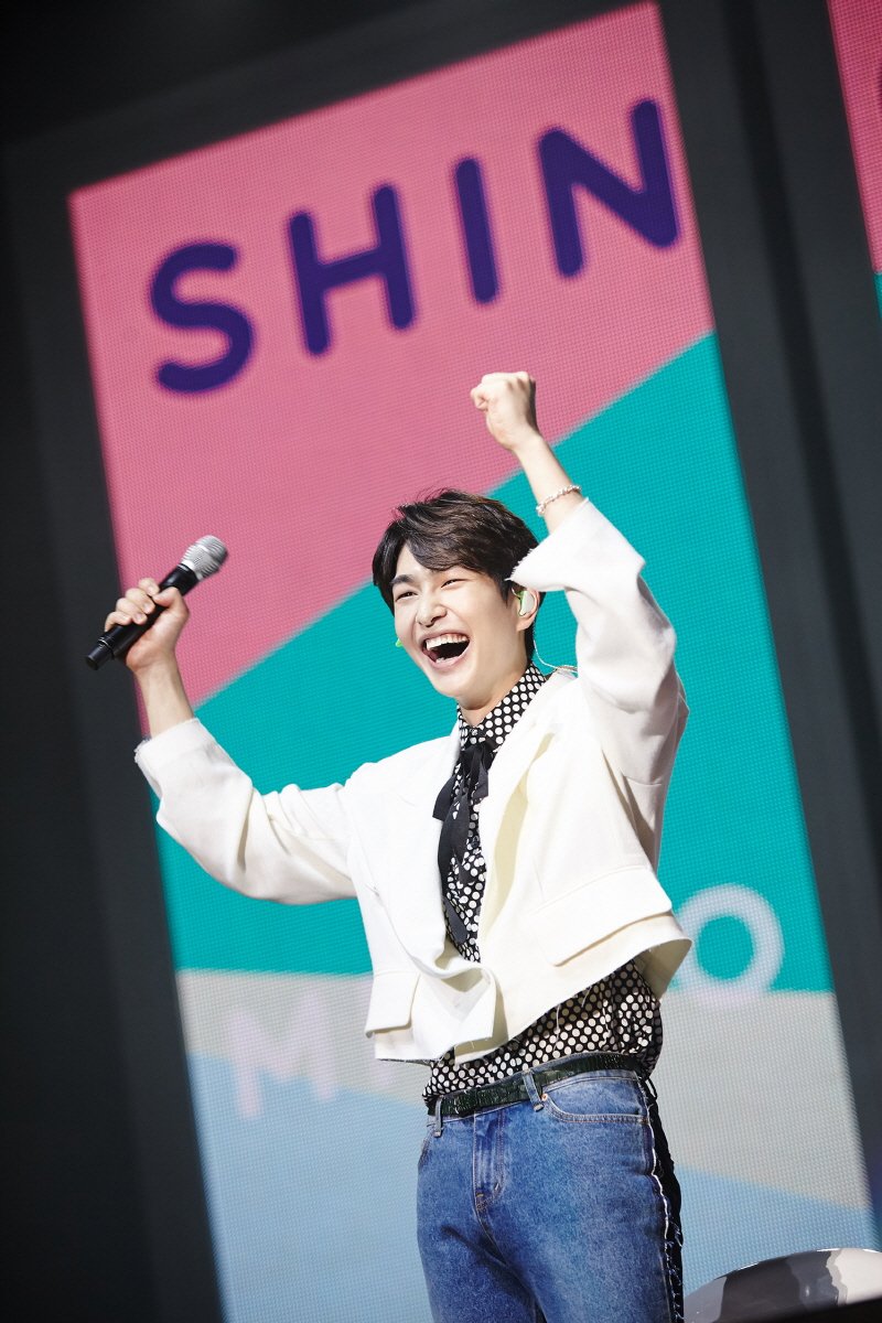 ON_SHINeeArg's tweet photo. [Fotos Oficiales] 170525 #Onew @ Fiesta por el 9no Aniversario #SHINe9Day

Más fotos: https://t.co/3OGxmk6lK4

https://t.co/ZVkmkV6G9Z https://t.co/UdDIZd64pE
