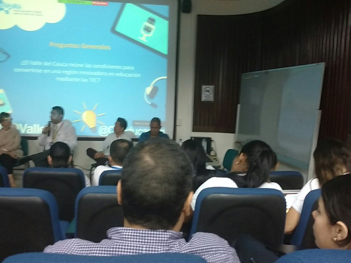 TitaEDPT's tweet photo. @semcali @luzelenazcarate Foro de preguntas. Tit@ genera muchas preguntas para el interés del entorno educativo del Valle. #REDvalle https://t.co/kO8mqTQBLt