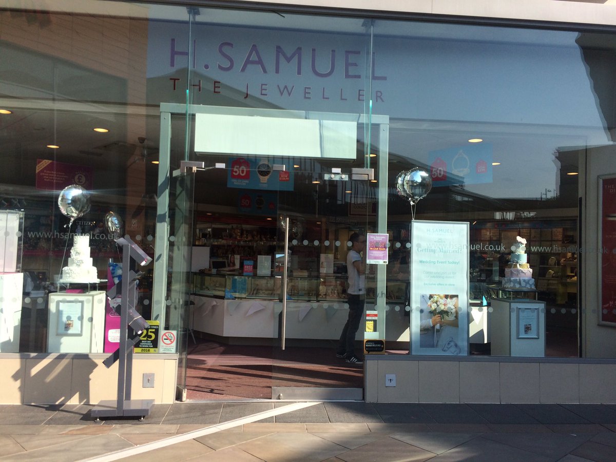 kaffiesicedbuns's tweet image. Wedding cakes now at @hsamueljeweller Wakefield @trinitywalk #weddung event #thankyou #cakesbykathrynlovick