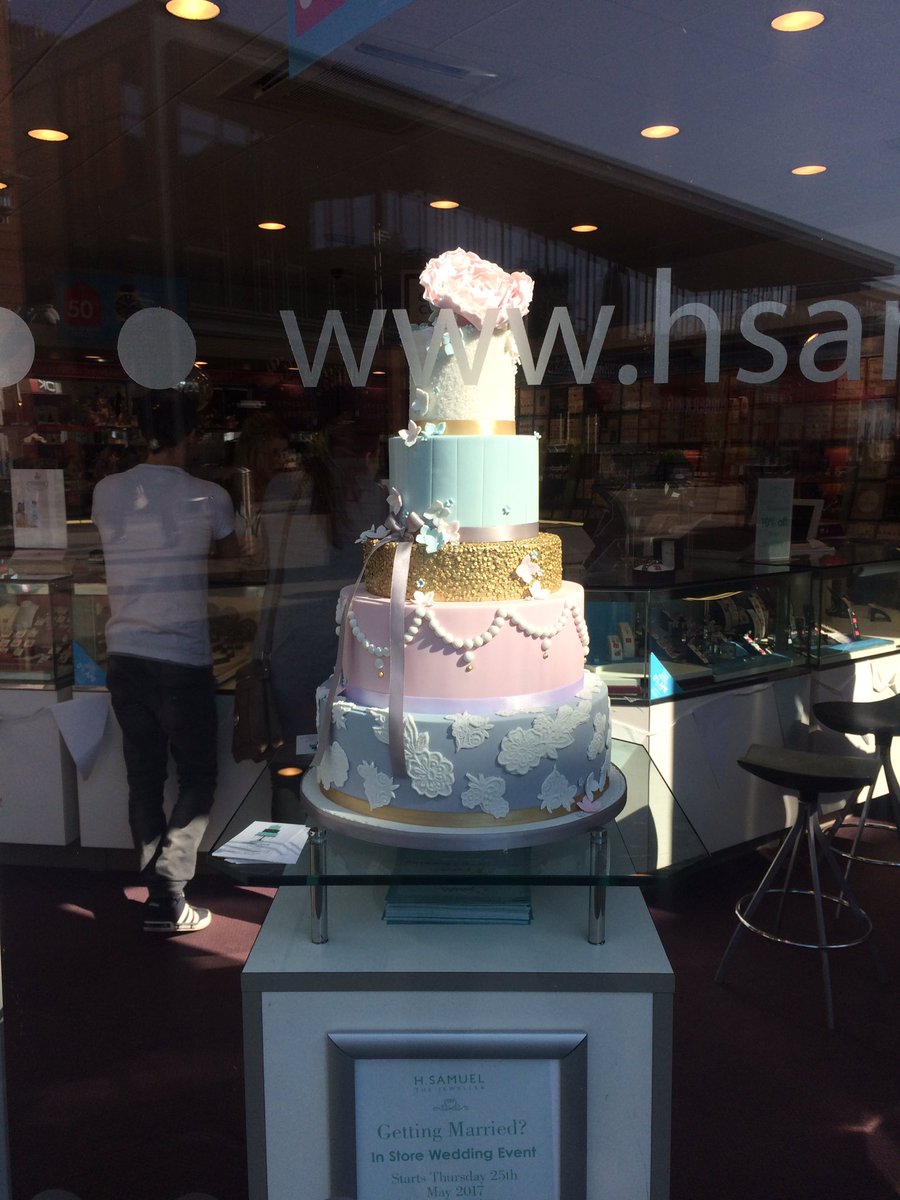 kaffiesicedbuns's tweet image. Wedding cakes now at @hsamueljeweller Wakefield @trinitywalk #weddung event #thankyou #cakesbykathrynlovick
