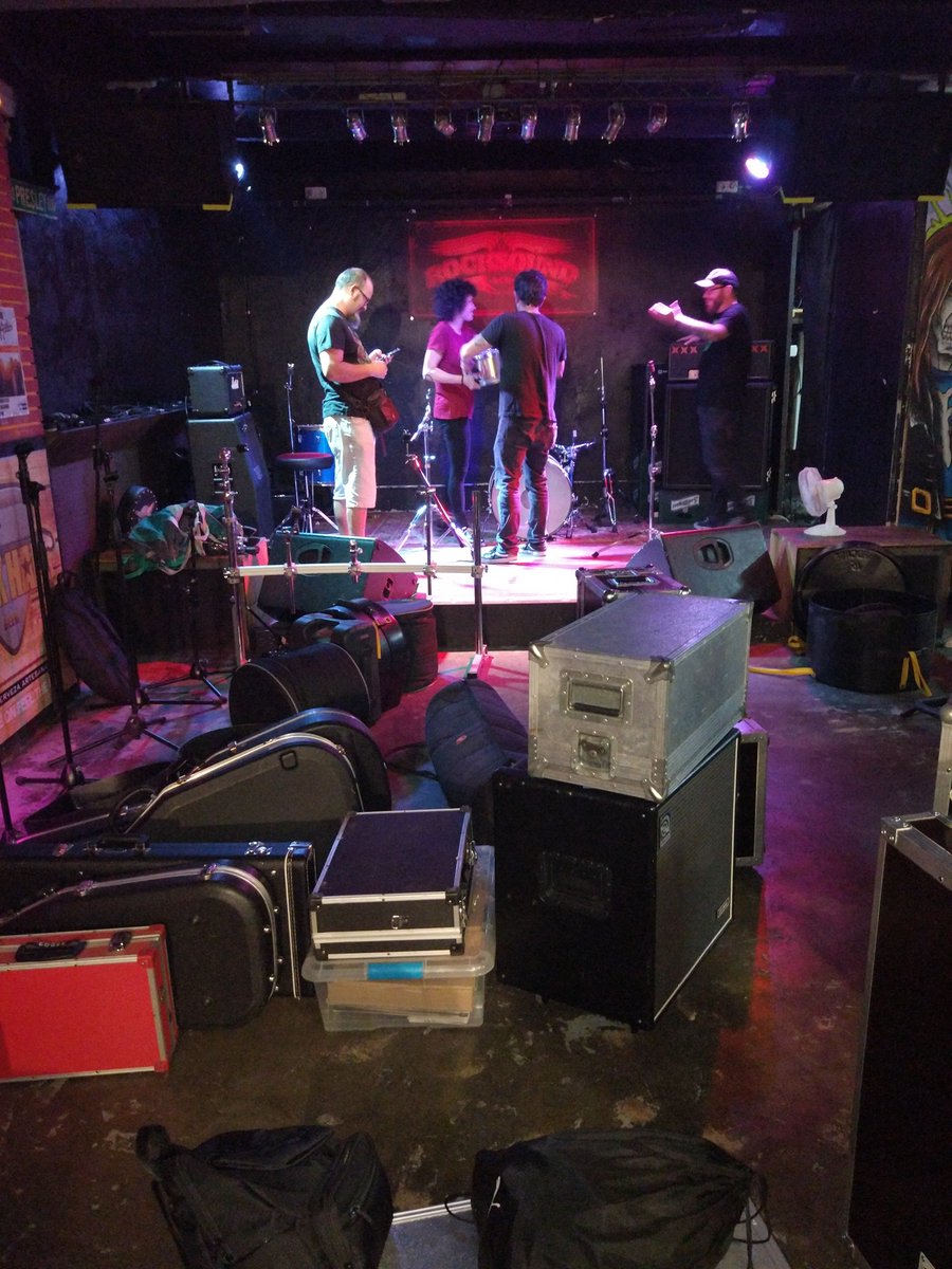 TCQofficial's tweet photo. Ya estamos montando!  A las 21h abrimos puertas. @RocksoundBcn https://t.co/4BlLgjJ9gG