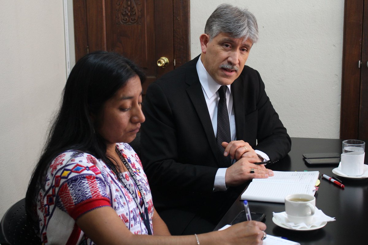 DEMI_gt_'s tweet photo. Reunión @DEMI_gt_ y @MinSaludGuate para coordinar acciones en beneficio de las #comadronas @hernandezmack https://t.co/eOAFVKnf4R