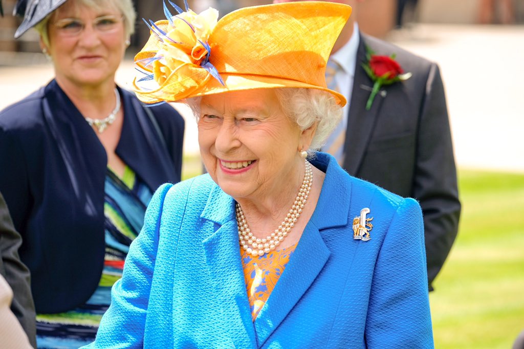 Елизавета 2 в посетила Манчестер и фермы герцогства Ланкастер: ru ...