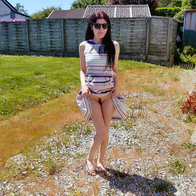 Wish you have a good day 😊😎 #nopanties https://t.co/LpsoY1Z45Q<a href="/tag/nopanties"class="tags">#nopanties</a>