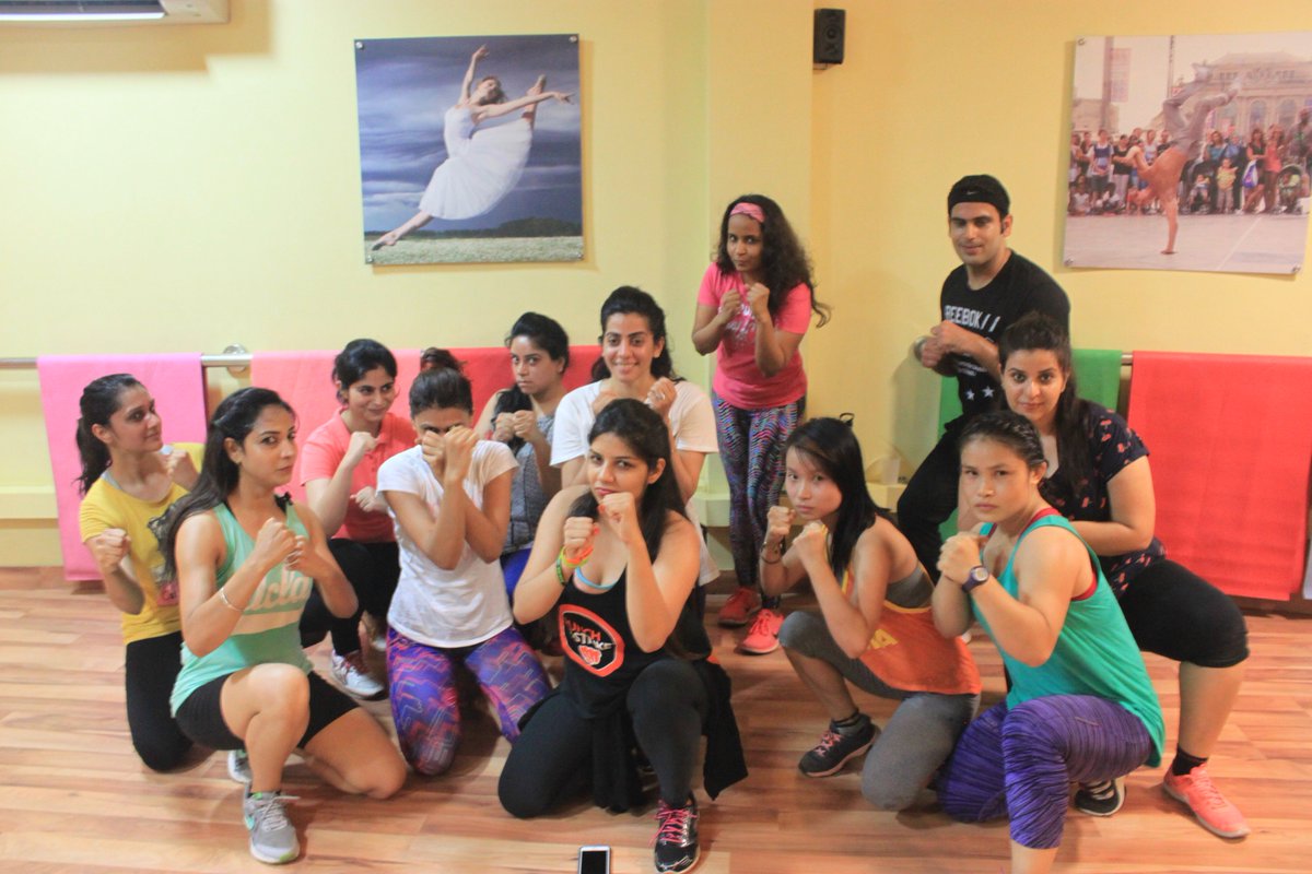 dancercise_danc's tweet image. Pretty girls turn heads , Zumba girls break necks.. :-)
#zumbafitness #zumbafun #classroutine #throwback #dancercise
dancercise.in