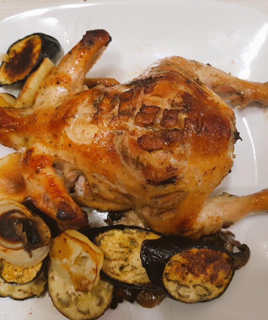 SelfCooking_Bot's tweet image. 크리스마스에는 로스트 치킨! 아무날 아닐 때도 치킨 치킨! 

소스는 케찹  후추 맛술 고추장 고춧가루 통깨 올리고당 설탕 간장 섞어서 한번 끓여서 드세요 #가끔요리