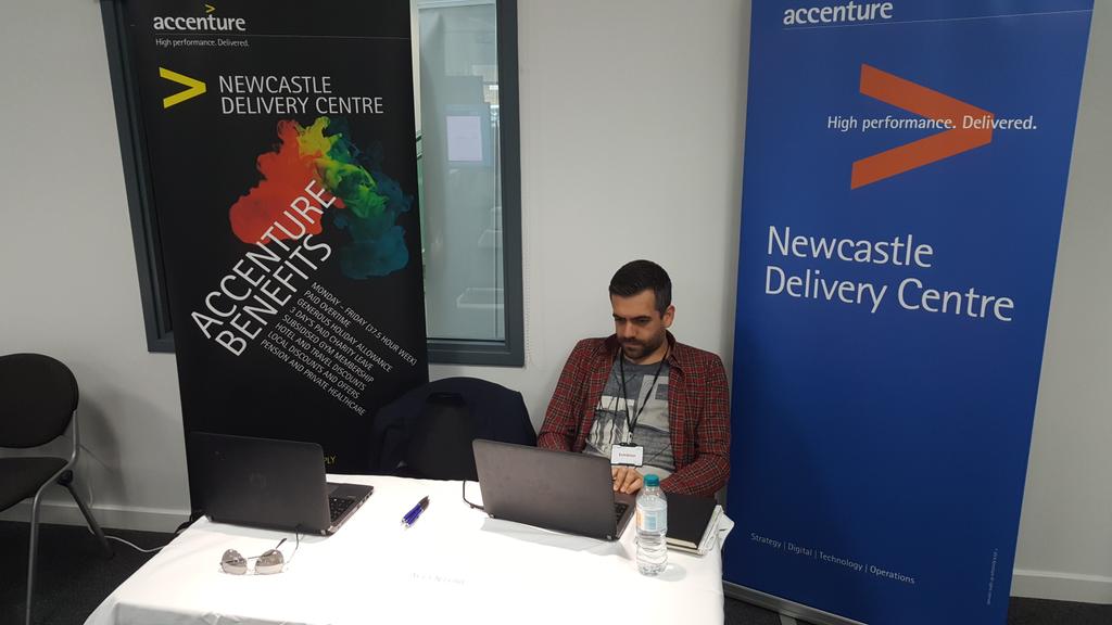 JonnyRecruits's tweet photo. Come meet this friendly @accentureukjobs face at the @SunSoftCity #TechTalent2017! #Tech #Jobs #Technology #Careers https://t.co/E4gczt9WG3