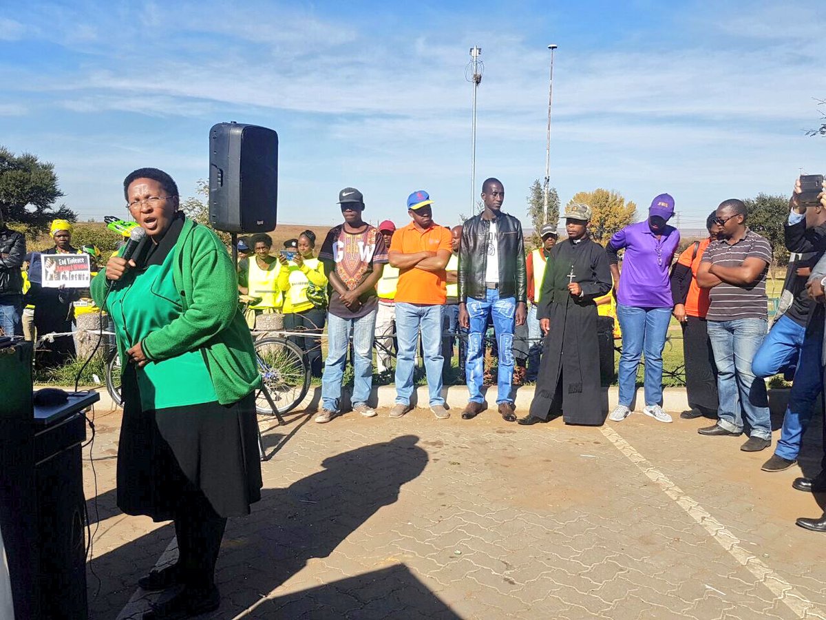 FaithMazibukoSA's tweet image. Phansi nge #WomenViolence phansi.

#HandsoffOurSisters
#HandsOffOurMothers
#HandsOffWomen
#StopKillingOurSisters 
#StopKillingWomen