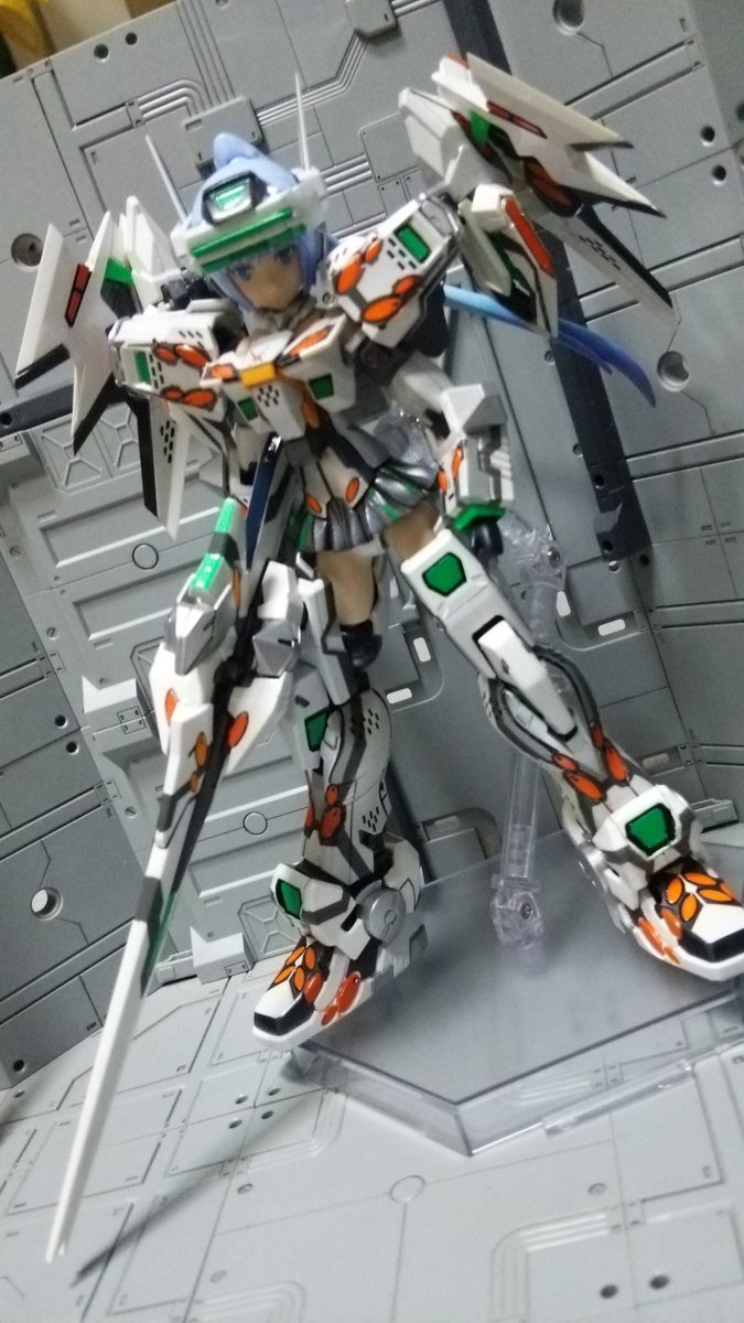 K ルナスルr Auf Twitter バーチャロン フレームアームズ ガール のんびり完成 テムジン 白虹騎士団 ガール 名前 考えてない 緑色のところは 蓄光塗料を 吹いてます