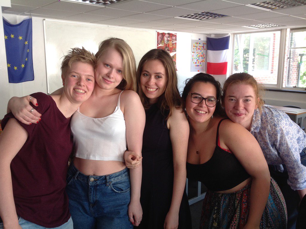 bhsfrancais's tweet photo. Bonne chance aux examens les années 13! 
On vous souhaite plein de belles et bonnes choses dans le futur! https://t.co/3VJJppgB0r