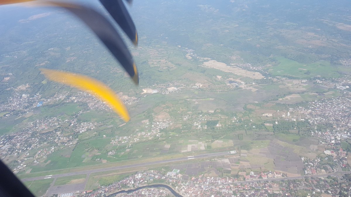 Info_Sumbawa's tweet photo. Bandara Sumbawa Besar dari atas https://t.co/xbOjn3XeCS