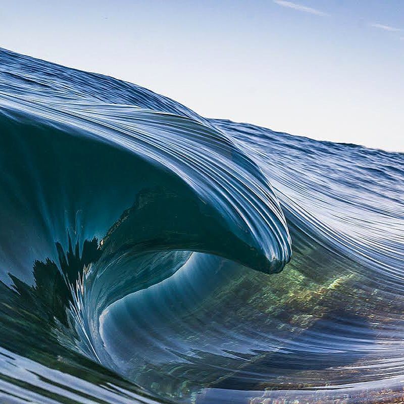 The elegant curvature of water in motion. Photo: <a href="/thefrogeye/">Alex Postigo</a> #SURFERphotos instagram.com/p/BUhCiyZA9Sz/