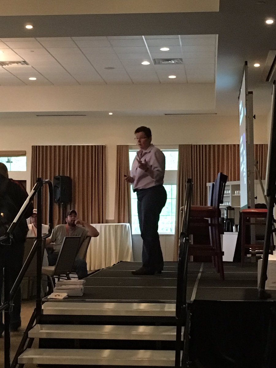The 1st presenter today, Dörte Döpfer talking about lameness in dairy cattle. #LelyKnowHow #FMS17