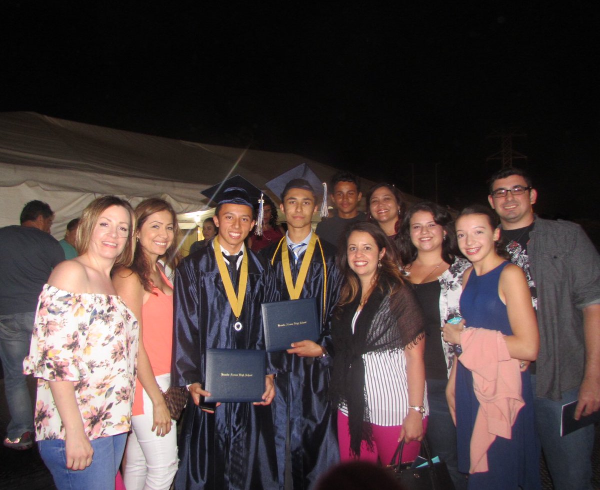 seamusr4's tweet photo. Its about time!! 🎓 https://t.co/lrbyZmoDPI