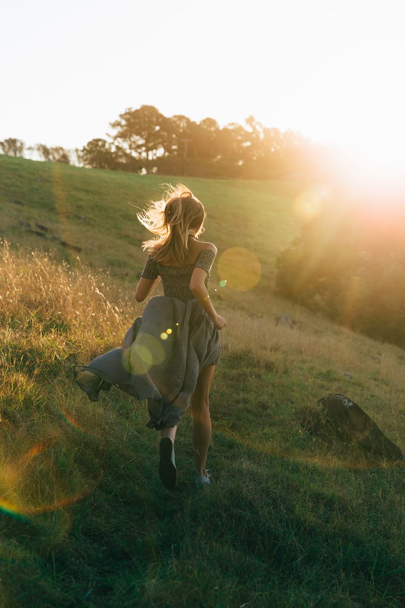 activatesocial_'s tweet photo. How To Make Your 20s Count on #TheBLEdit! (pic: @tuulavintage) https://t.co/W7UhOlH6jF https://t.co/AeR20i01C4