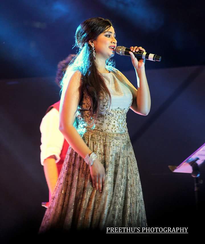 nimasha4sg's tweet photo. *NEW CLICKS*
#MelodyQueen @shreyaghoshal live in concert at #Sentia2017 was held on 23rd Mar 17 @ MITE in Mangalore #MangaloreFever2017 https://t.co/6RdWzs8XbZ