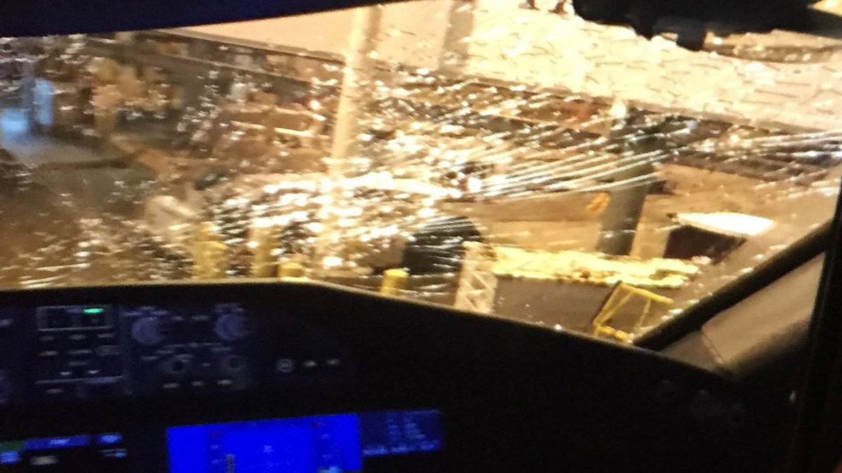 Cracked cockpit windshield forces Air Europa flight to return to Miami bit.ly/2qZHXx6 https://t.co/xZoTjoesZG