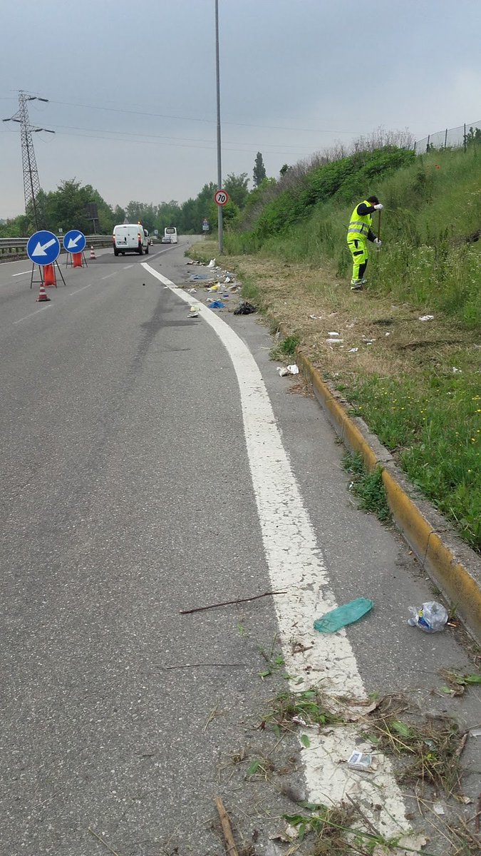 iren_ambiente's tweet photo. #Parma completata la pulizia radicale della #tangenzialesud  https://t.co/3uCysRXaeT https://t.co/fAftUeo7tb