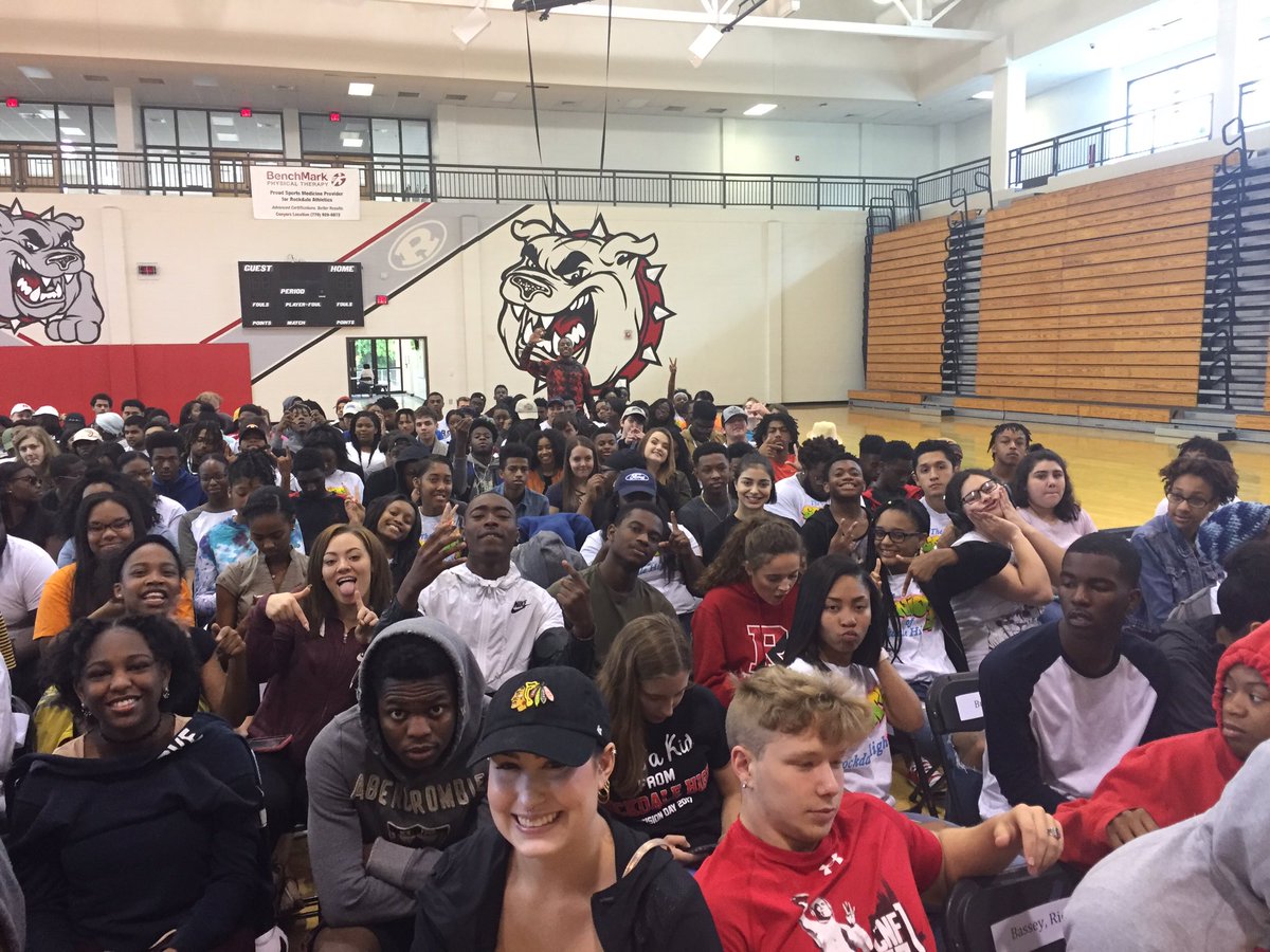 RockdaleHigh's tweet photo. #GraduationSeason2017 #RockdaleSeniorsRock @RCHSco2017 https://t.co/bGh14Ry1OZ
