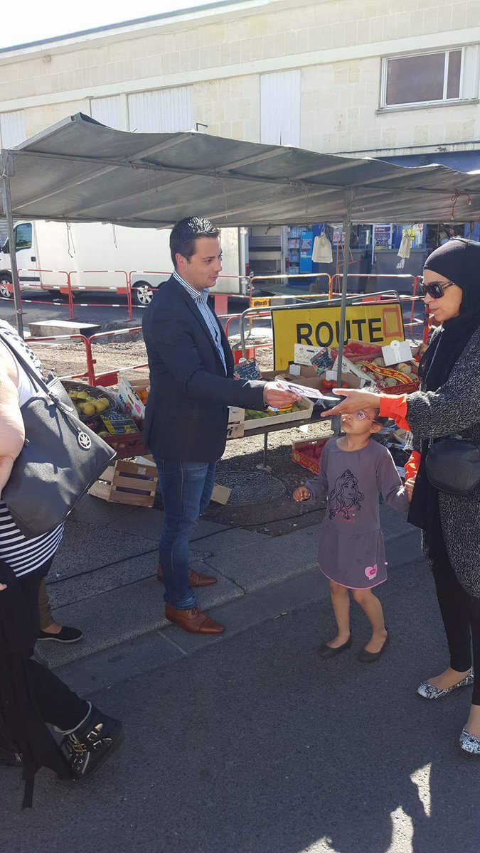 dimitribruyneel's tweet photo. Ce matin au marché de la Guériniere à Caen

#DB2017 #independantsetpaysans #caenmaville https://t.co/VAhTh9rf5A