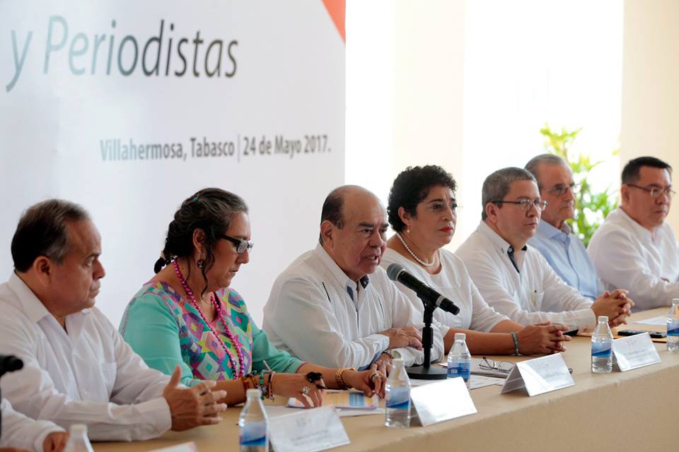 Chiribitaltab's tweet photo. Colabora @FGETabasco  en programa estatal para la protección de mujeres y #periodistas
https://t.co/v518hYHy51 @Sec_Gob_Tab https://t.co/khjcOy05L7