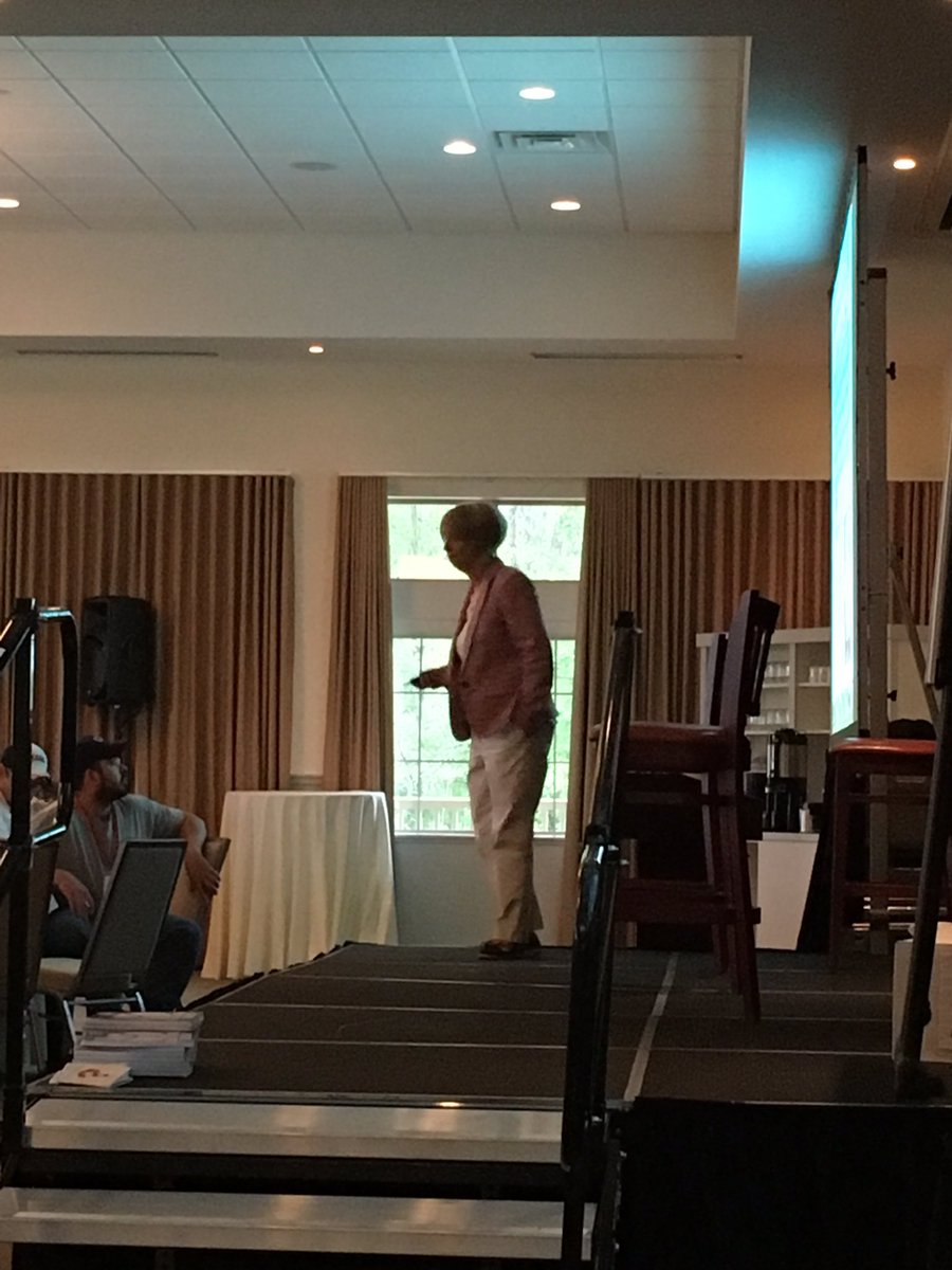 Dr. Pamela Ruegg is now talking about udder health in robotic milking systems. #LelyKnowHow #FMS17