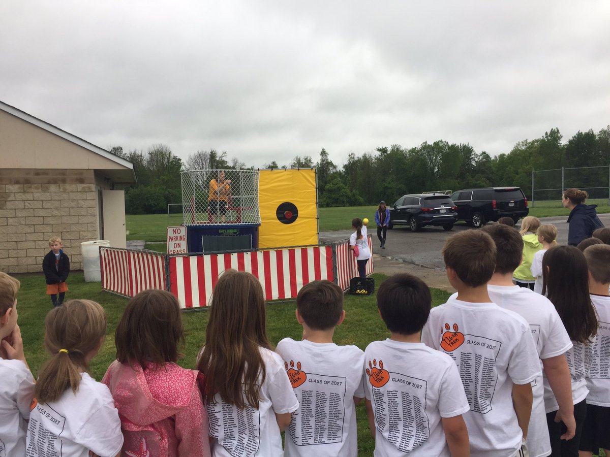 MrsKehrier's tweet photo. Dunk tank! Will dunked Profe! #gurneyFD17 #cfevs https://t.co/AuAd5Bgu3S