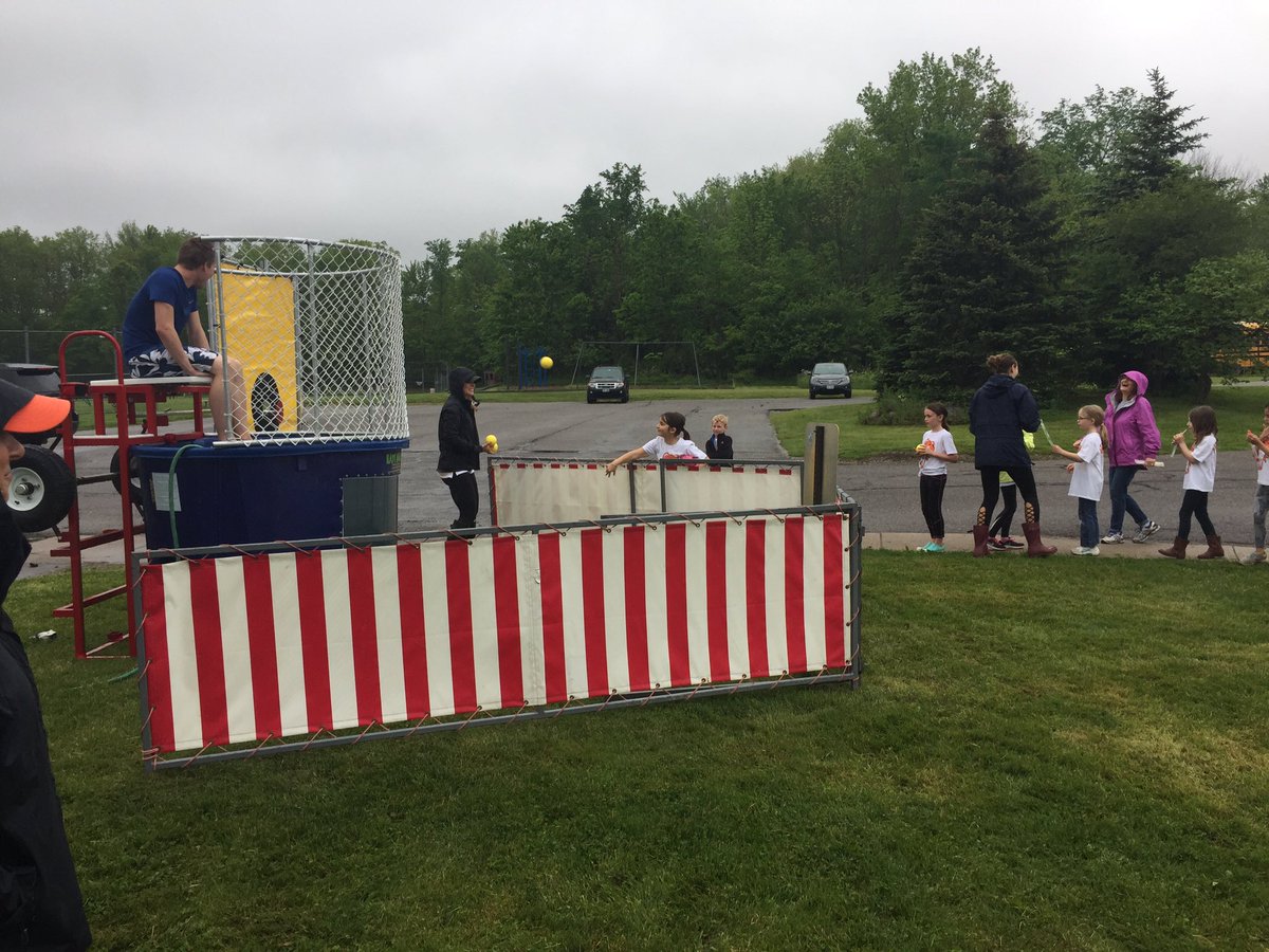 MrsKehrier's tweet photo. Dunk tank! Will dunked Profe! #gurneyFD17 #cfevs https://t.co/AuAd5Bgu3S