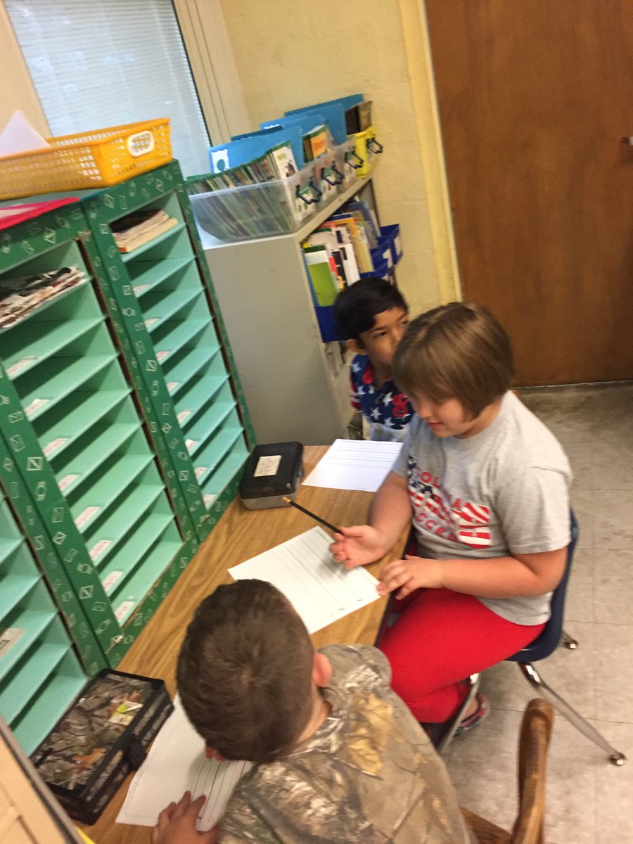 LynnCrest1AM's tweet photo. Teaching our kindergarten friends all about first grade!!! #firstgraderocks @CoachOsborne https://t.co/1d3TNrVX1E