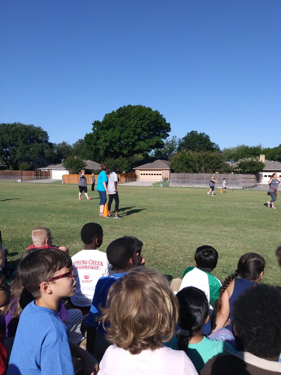 What a beautiful day for the  Staff vs. Sixth Grade Kickball game! 🏅 Who'll get bragging rights this year? <a href="/RichardsonISD/">Richardson ISD</a> #risdgreatness